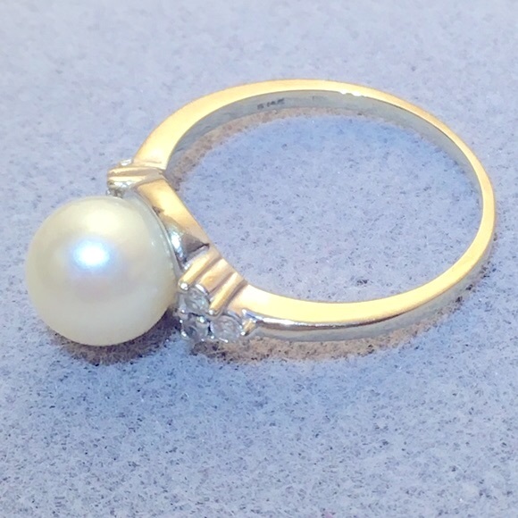 14k Solid White Gold Genuine White Pearl & Diamond Ring - Picture 5 of 11